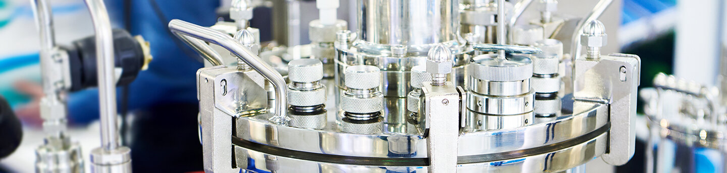 Automated reactor system in a lab.